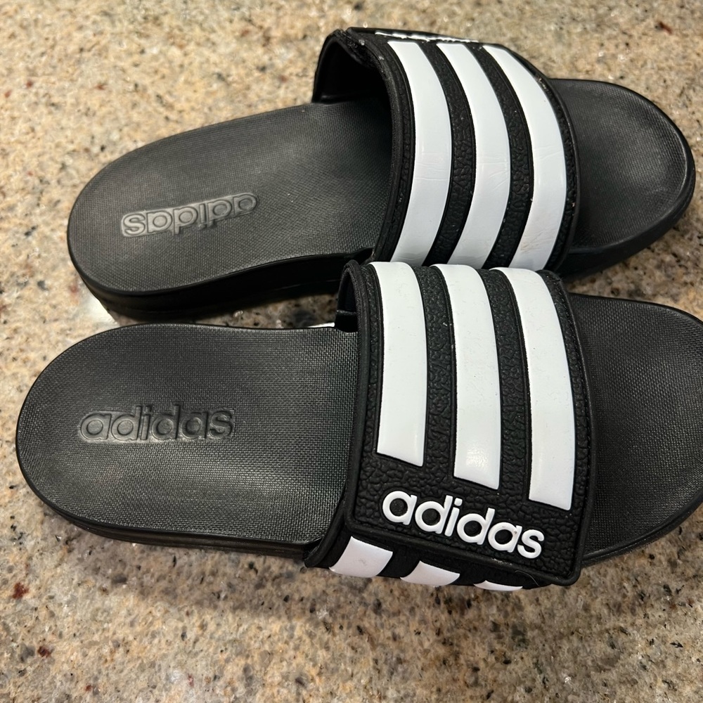 Like new girls sandals
